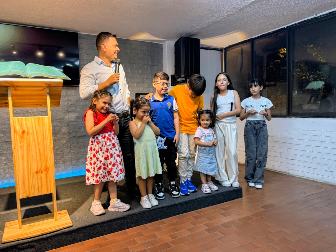 Los niños de Altar Familiar