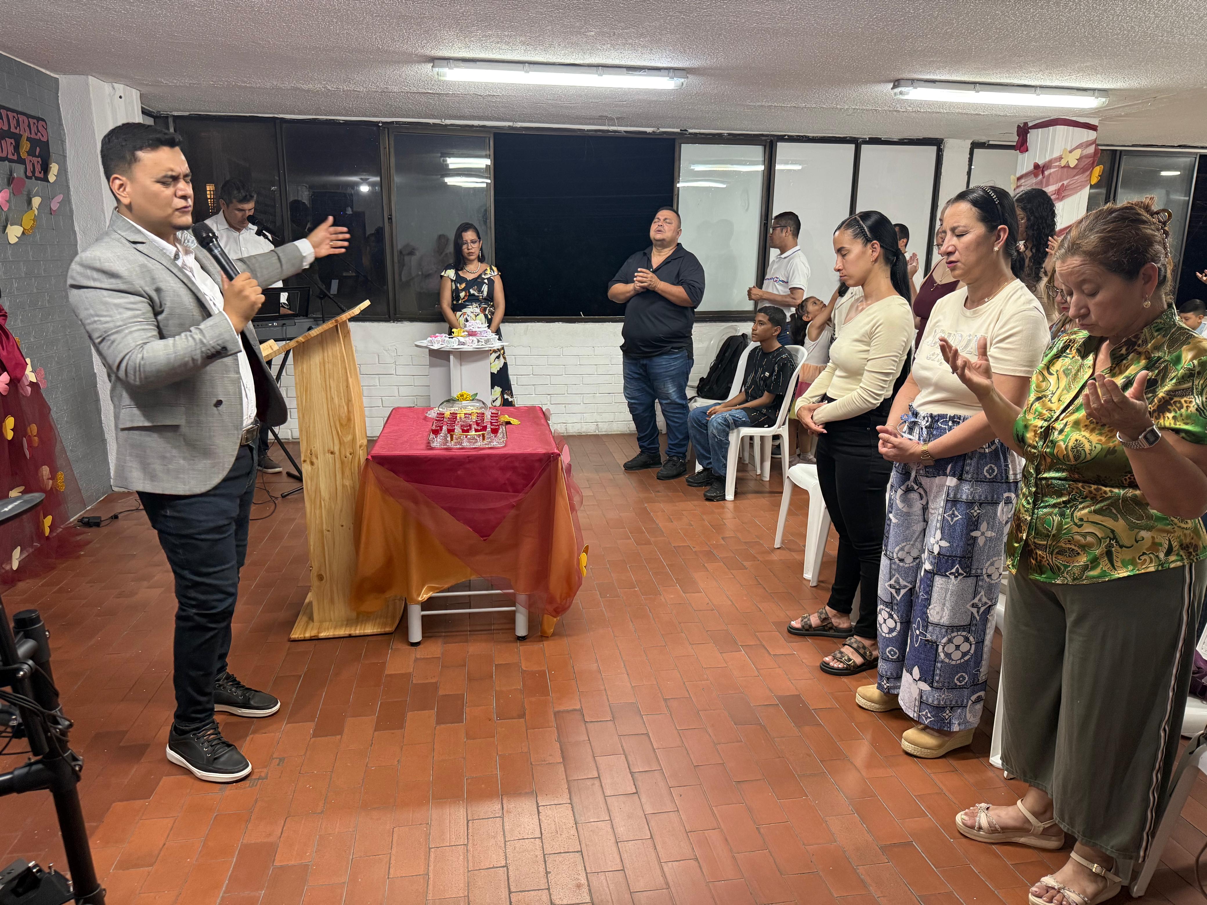 Pastor ministrando